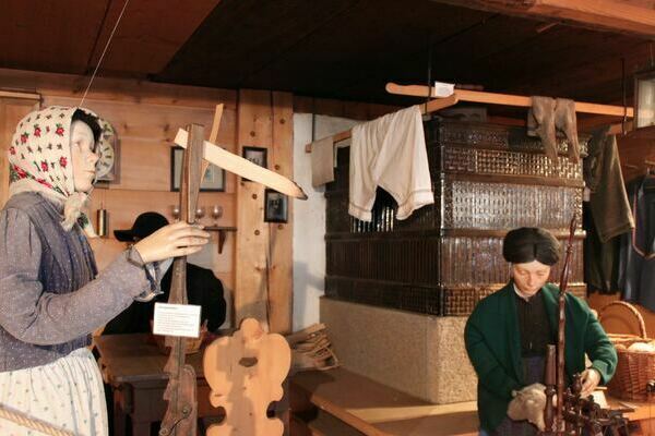 Stube mit Kunscht des Hansmeyerhof Heimatmuseum Buchenbach im Dreisamtal